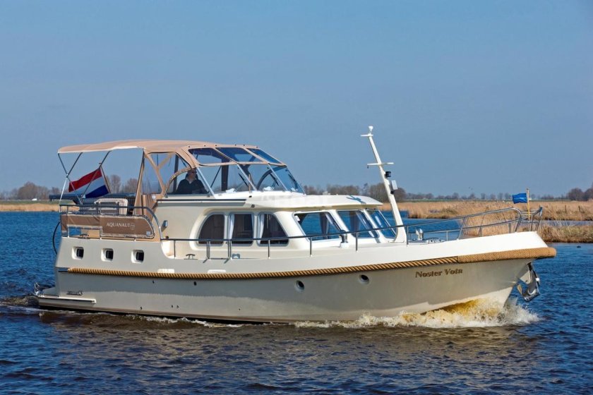 Яхта Акванавт