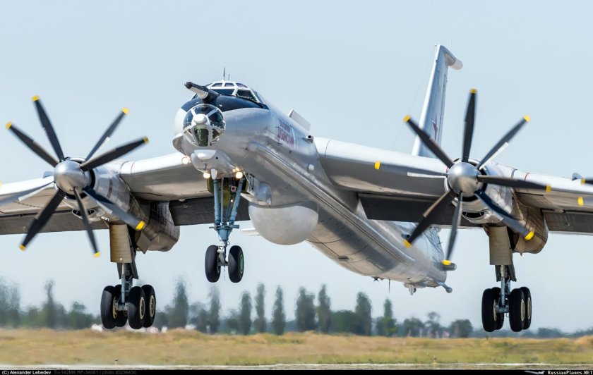 Противолодочный самолет ту-142
