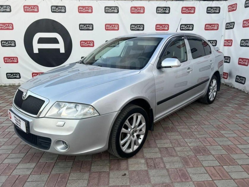 Шкода Октавия 2011 серебристая
