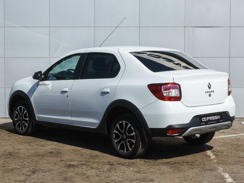Логан 2 белый степвей