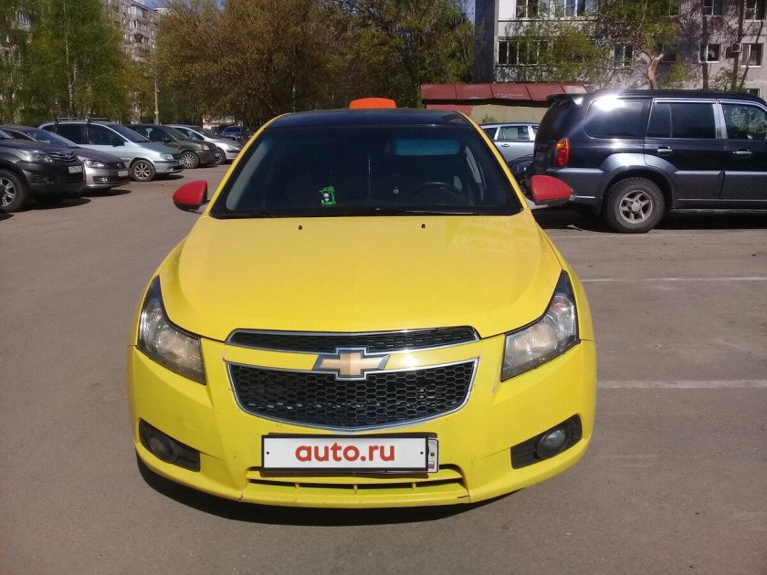 Chevrolet Cruze 2011 желтый цвет