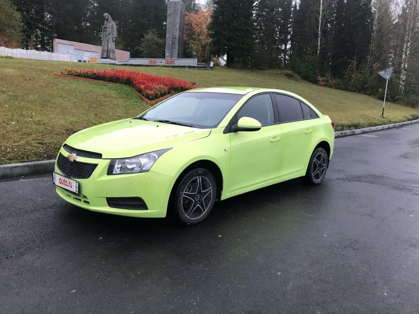 Chevrolet Cruze зеленый