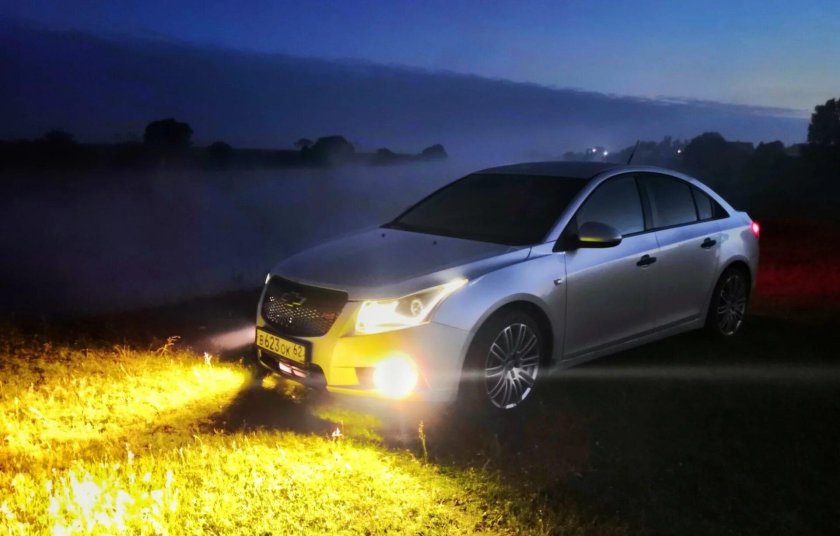Желтые фары Шевроле Круз
