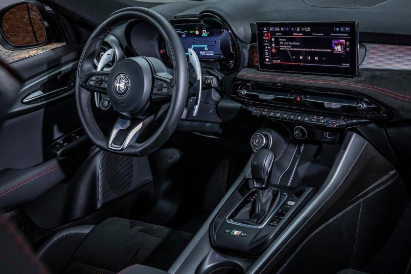 Альфа Ромео Тонале салон