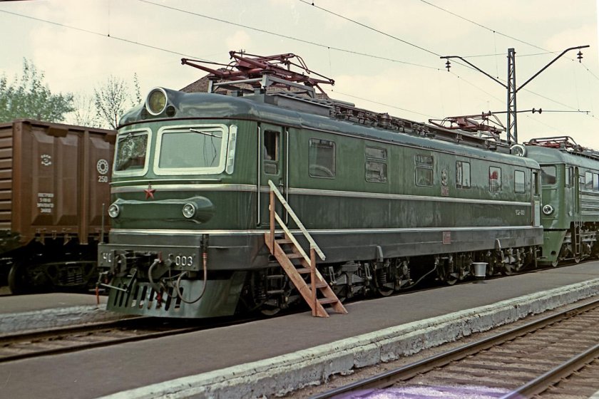 Тепловоз чс2