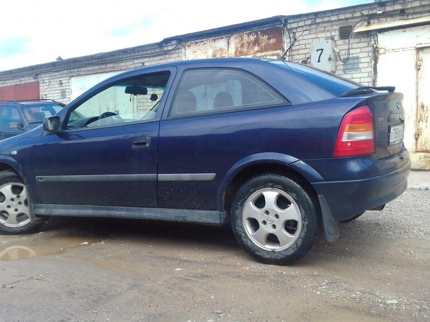 Опель Астра седан 1999