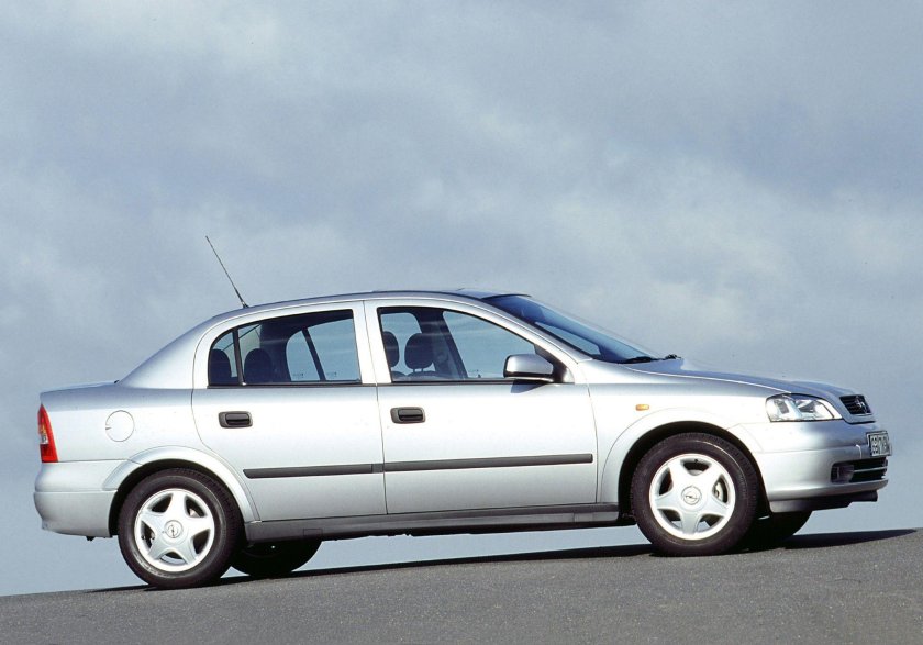 Opel Astra 1998 седан