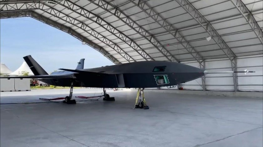 Реактивный беспилотник Байрактар