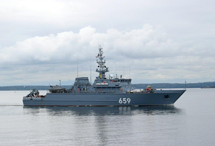 Морской тральщик Владимир Емельянов