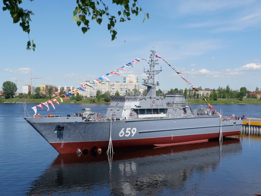 Тральщик 12700 александрит