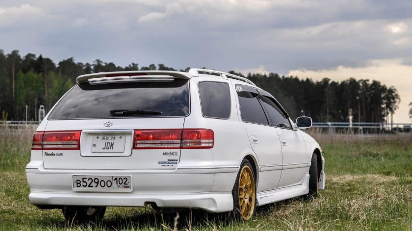 Тойота Марк 2 Qualis 1999