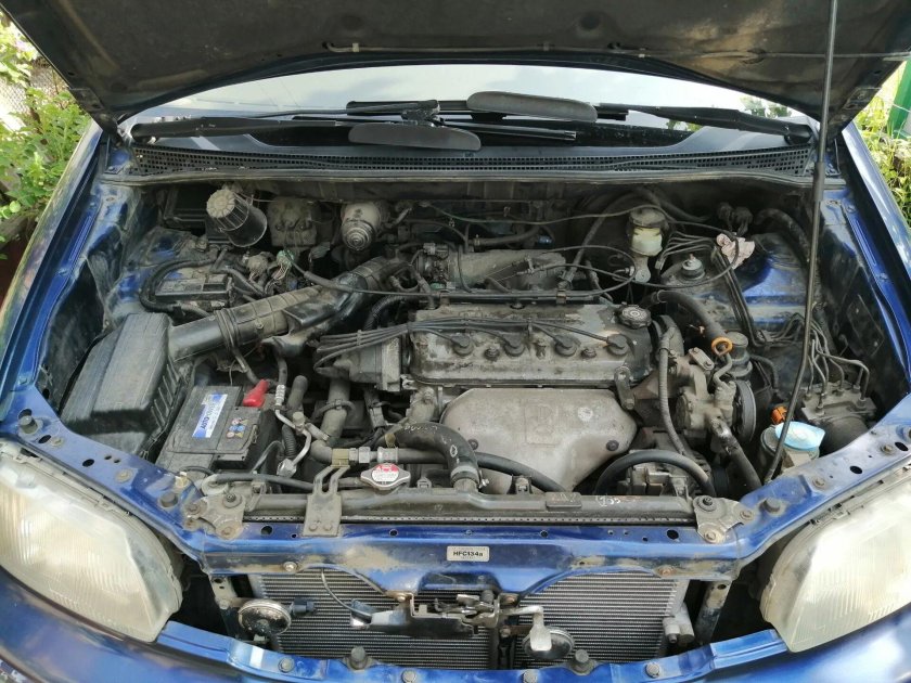 Honda Shuttle подкапотное пространство