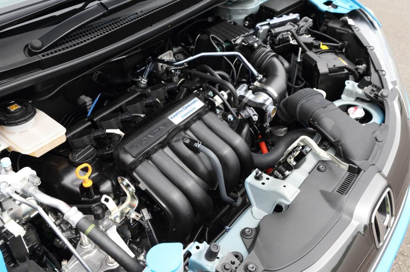 Двигатель Honda Fit Hybrid 2014