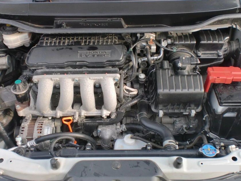 Подкапотное Хонды фит l15a