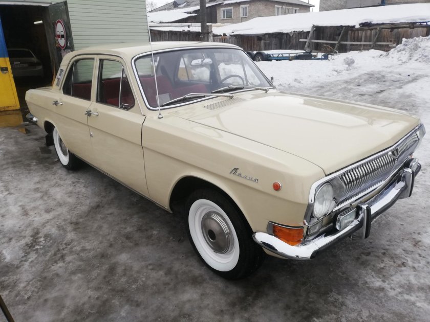 Волга ГАЗ 24 бежевая
