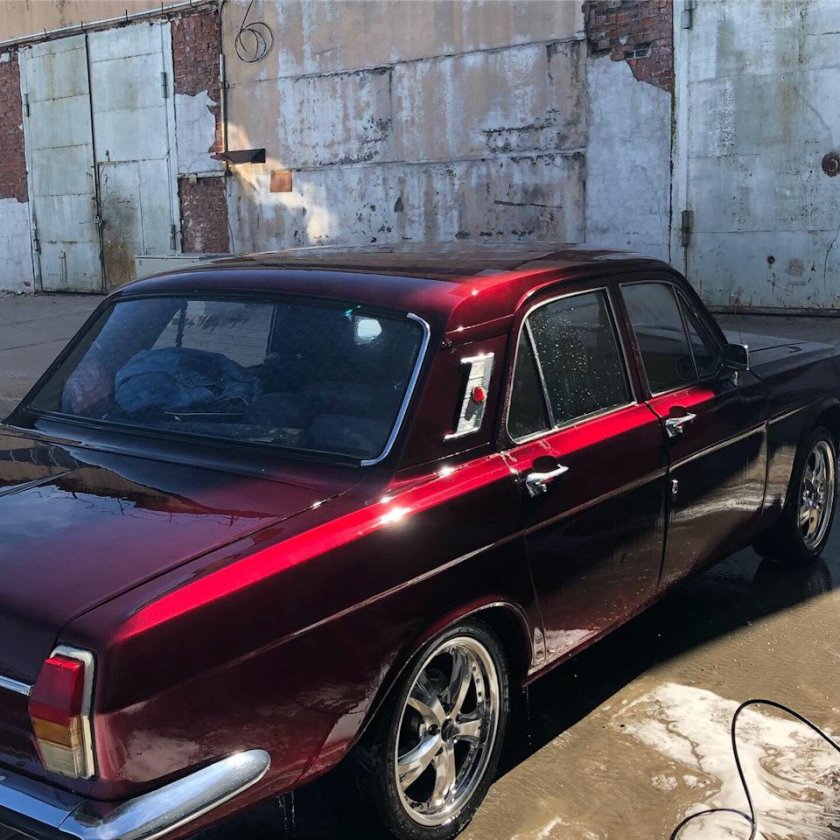 Волга ГАЗ 2410 красный металлик