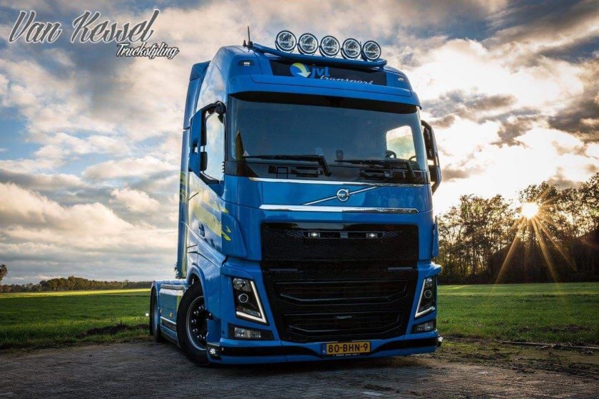 Грузовик Volvo fh16