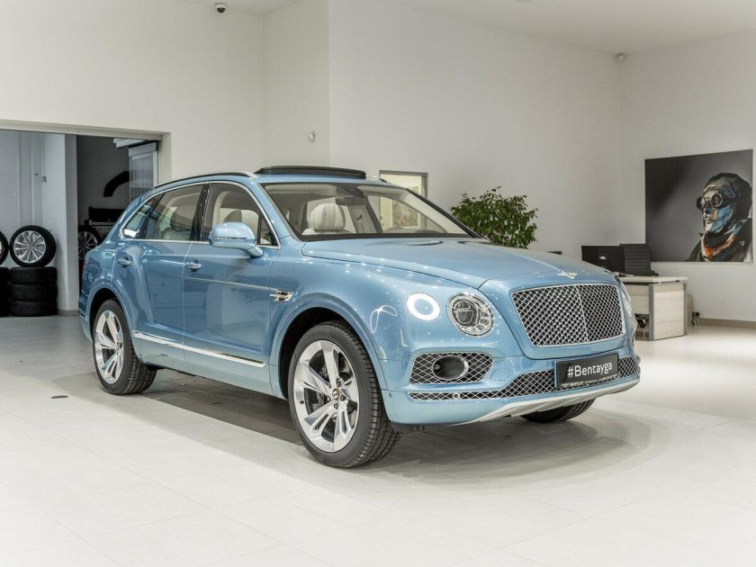 Бентли Бентайга синяя