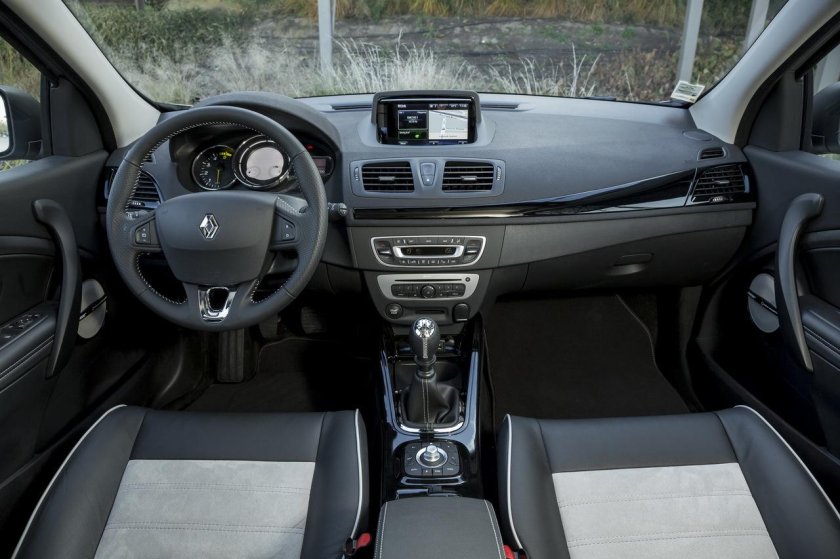 Рено Меган 3 хэтчбек салон