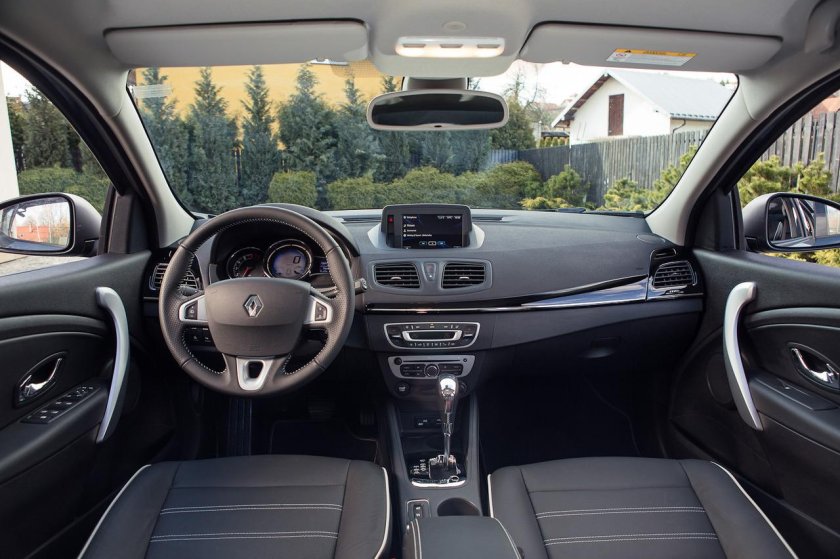 Рено Меган 3 хэтчбек салон