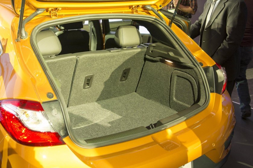 Шевроле Круз хэтчбек 2012 багажник