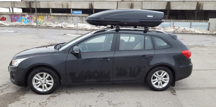 Chevrolet Cruze с багажником Thule