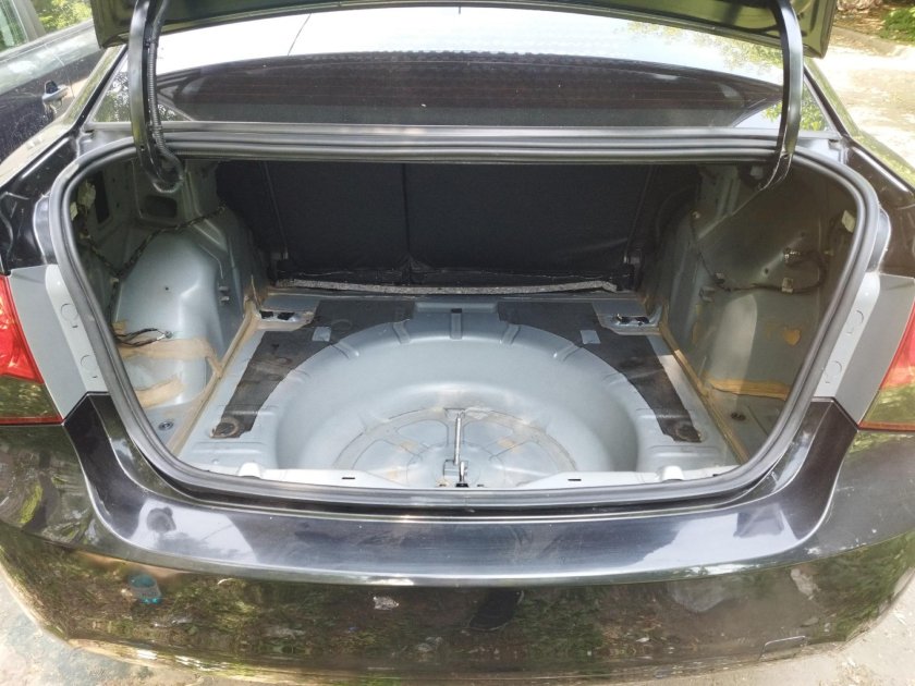 Седан багажник