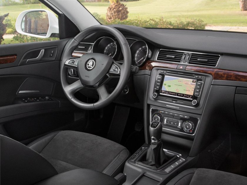 Шкода Суперб 2015 салон