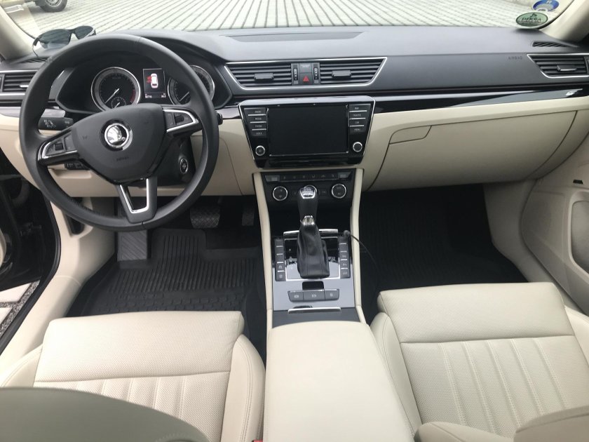 Шкода Суперб 2017 салон