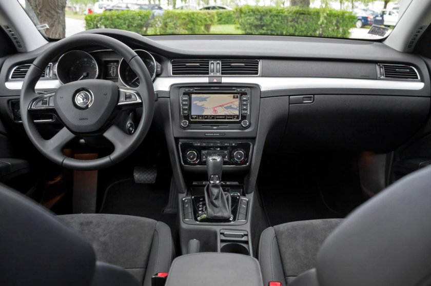 Шкода Суперб 2017 салон