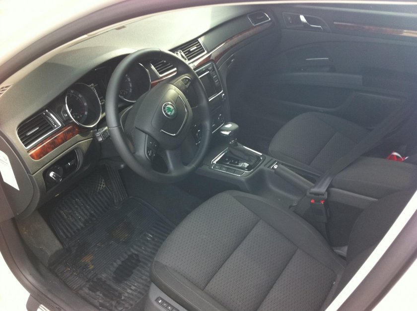 Шкода Суперб 2 салон