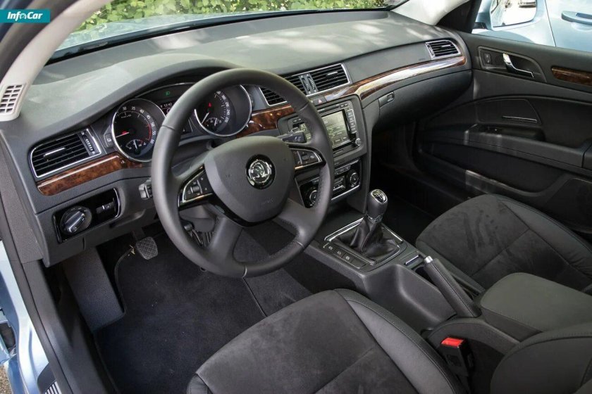 Škoda Superb 2011 салон