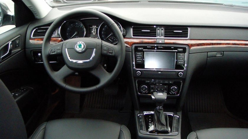 Шкода Суперб 2010 салон