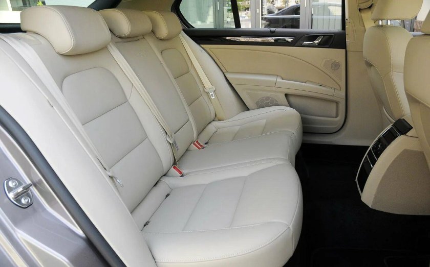 Skoda Superb 2012 салон сзади
