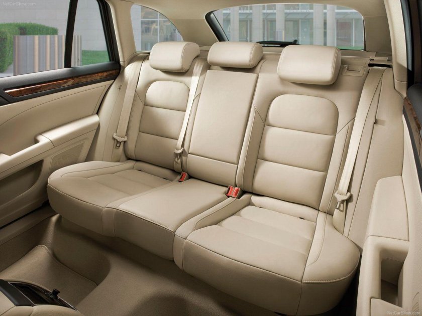 Skoda Superb 2012 салон сзади