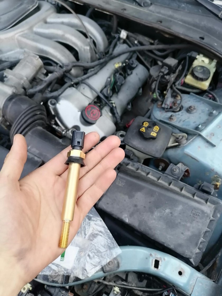 Ягуар XF 3.0 датчик давления масла