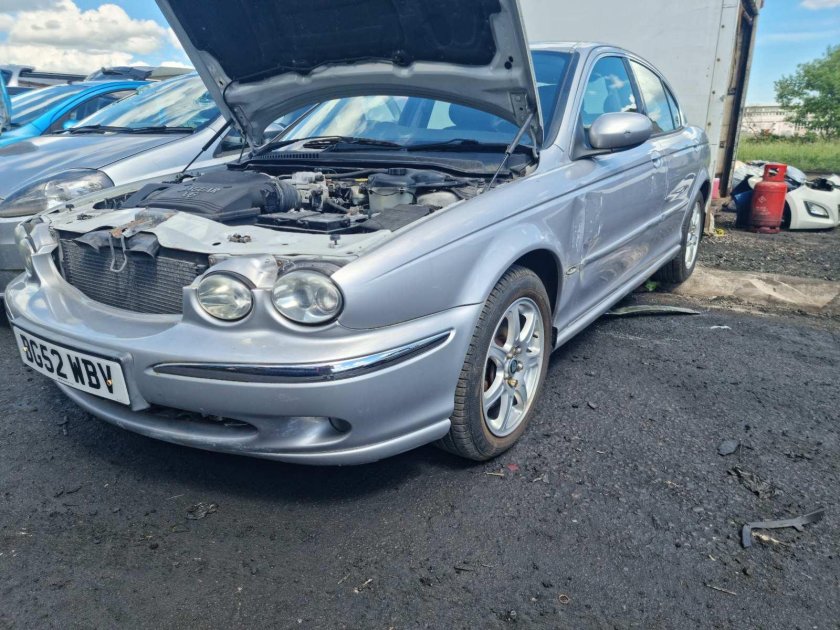 Ягуар 2002 года