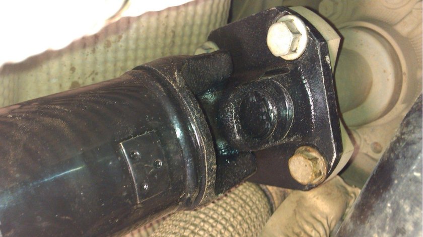 Карданный вал Рено Дастер 4х