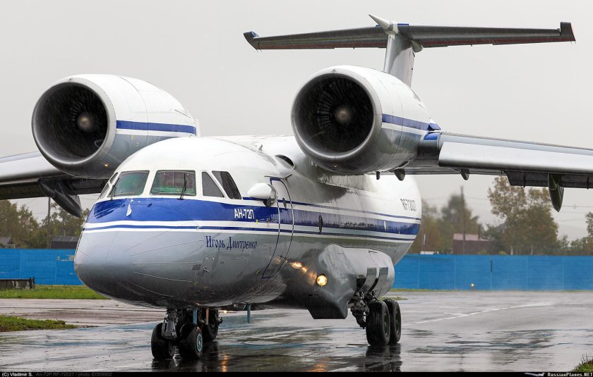 АН-72 транспортный самолёт