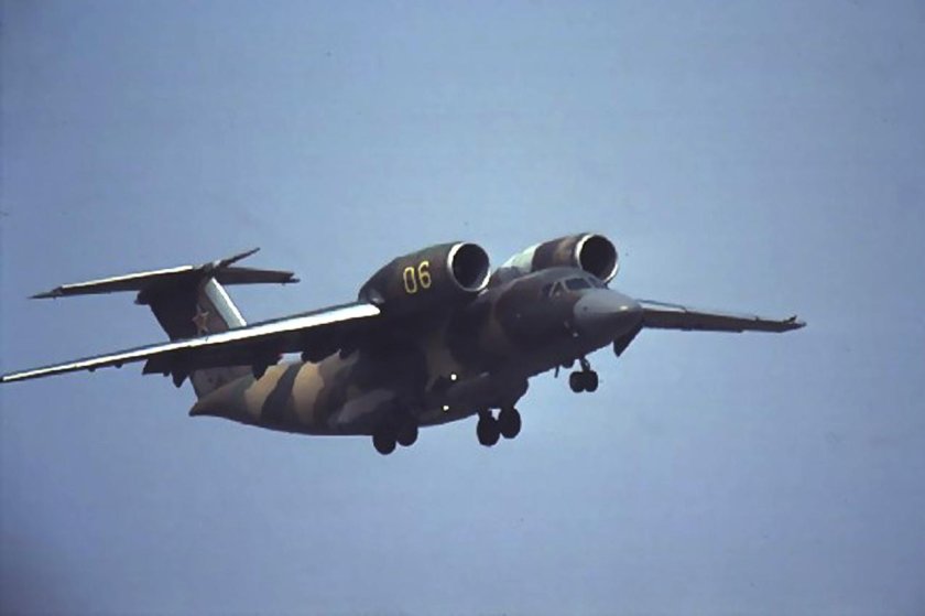 Самолет Чебурашка АН 72