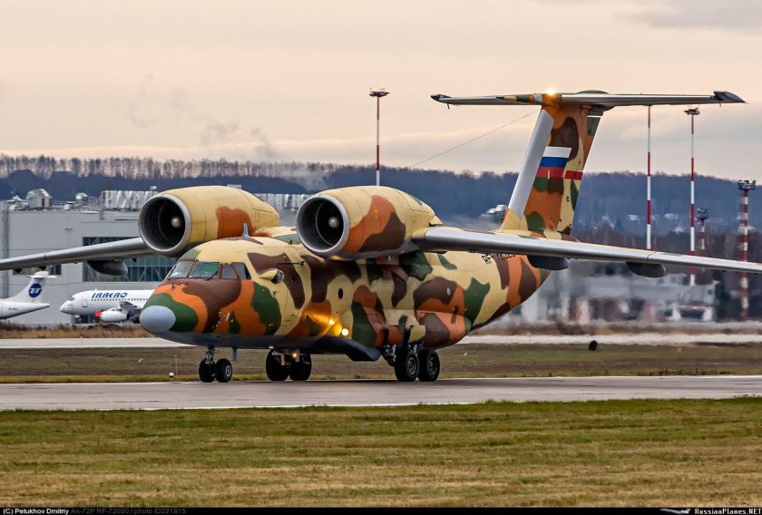 Самолет Чебурашка АН 72