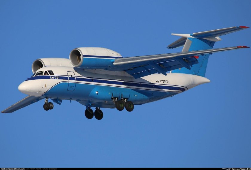 Самолет Чебурашка АН 72