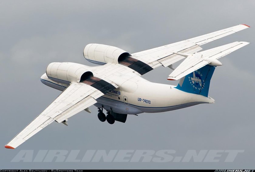 АН 74 Антонов Эйрлайнс