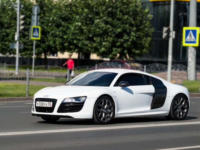 Ауди р8