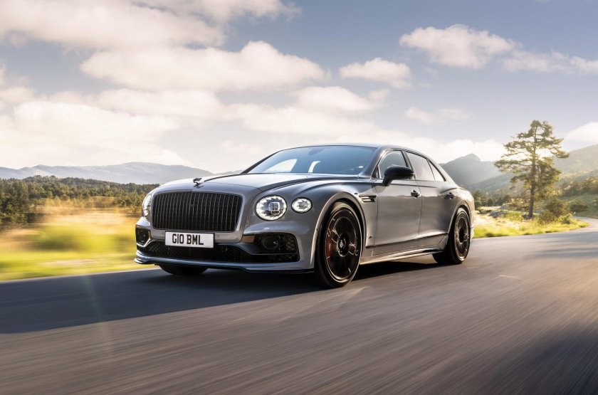 Бентли Flying Spur 2022