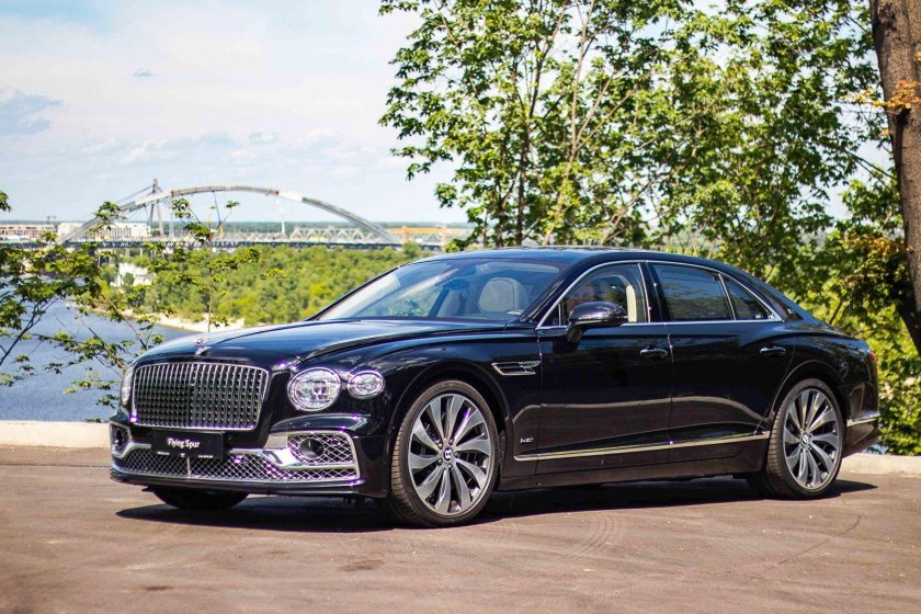 Бентли Flying Spur 2022