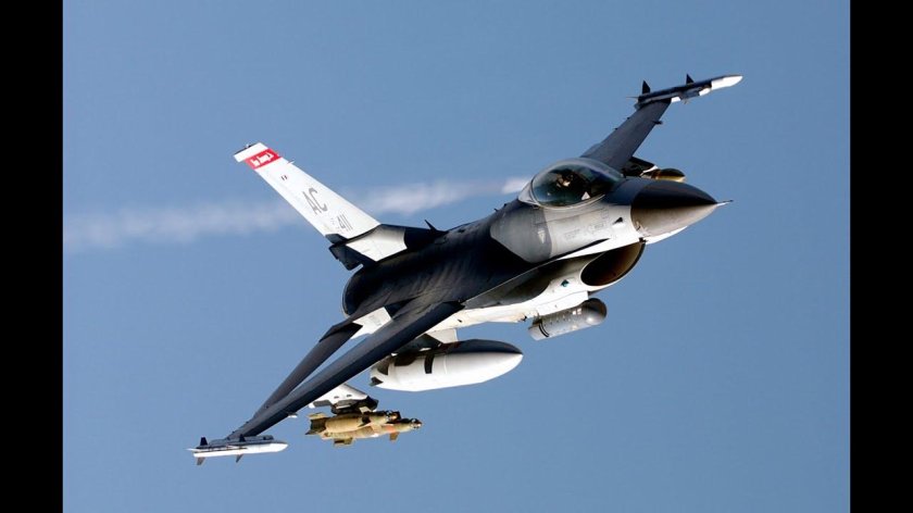 Военный самолет f16