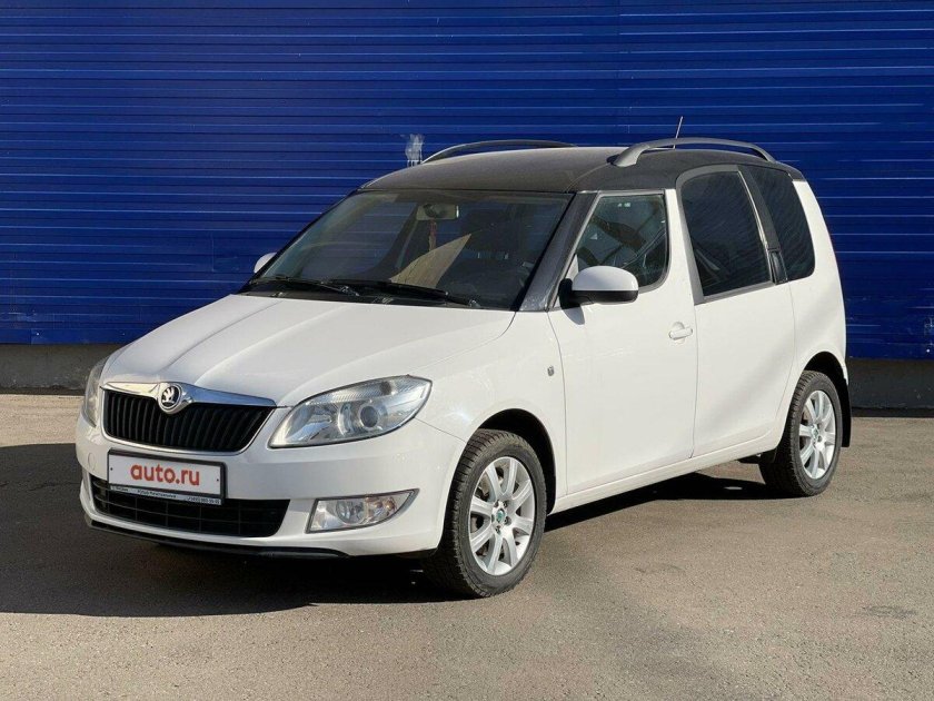Шкода компактвэн белая