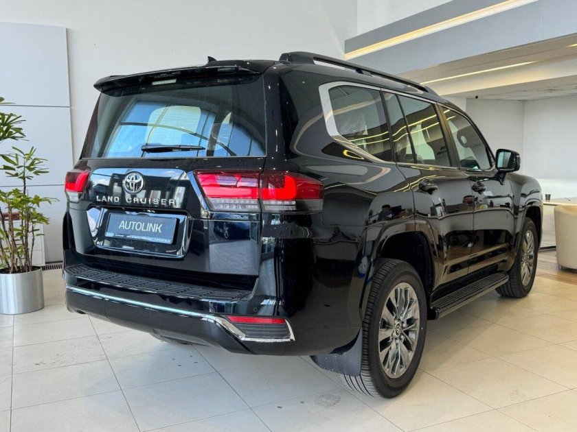 Новый toyota land cruiser 300