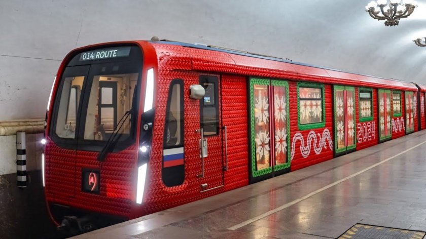 Новогодний поезд метро москва